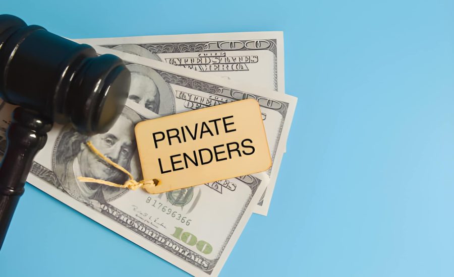 Private money lenders Florida concept with gavel, cash, and labeled tag symbolizing legal and financial lending authority.