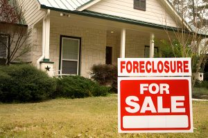 Foreclosure sign in front yard—foreclosed homes in Florida offer investment and renovation opportunities.